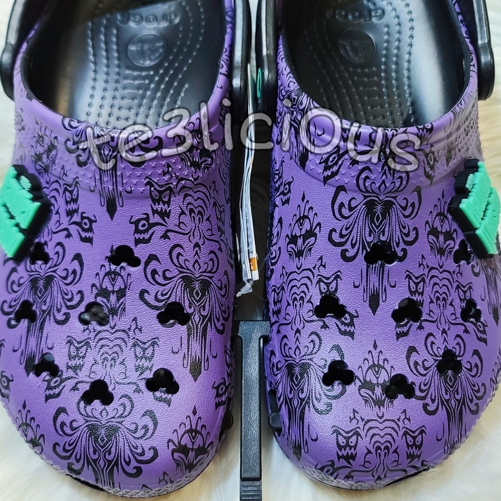 DISNEY PARKS GLOW IN THE DARK HAUNTED MANSION CROC - Picture 5 of 9